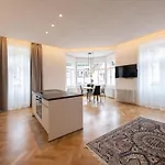 Meranosuites *
