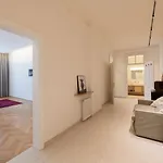 Meranosuites *