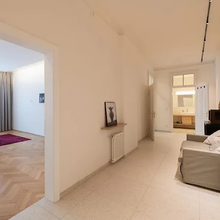 Meranosuites *